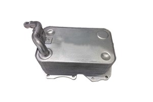 Öljynjäähdytin, moottoriöljy, AUDI A8 D4, Q7, VW TOUAREG, 057117021P